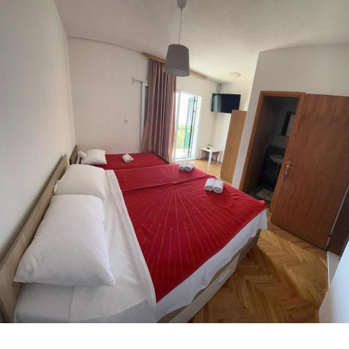 Rooms with shared kitchen "Milica"