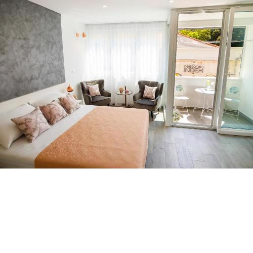 Rose Gold Rooms & Studio with balcony