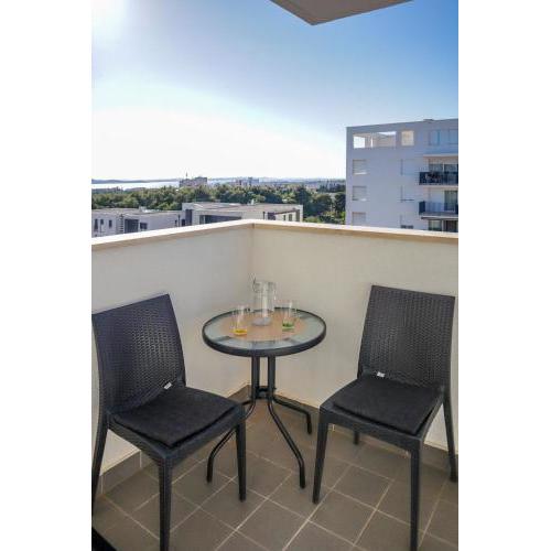 Rose-Mary 2BR apt with balcony and parking