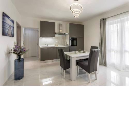 Royal Silver Apartment