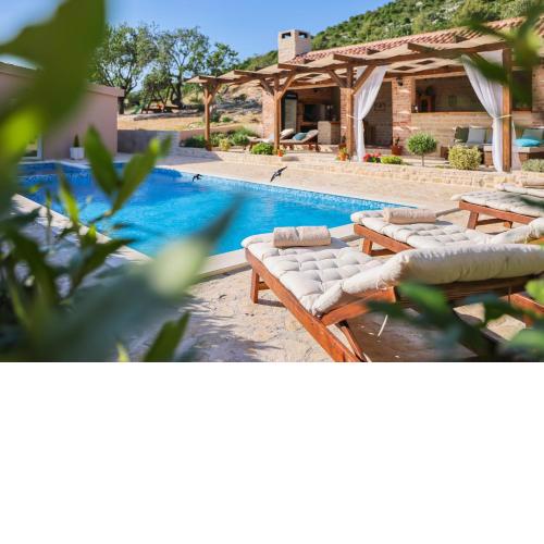 Rural Villa Adriart with heated pool and sauna
