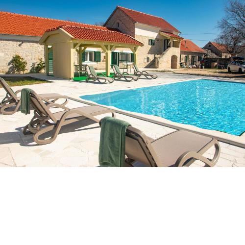 Rural Villa Olive Krka- 30 min from sea, private pool, free parking, wifi, family friendly, park Krka 10 min,same prices for 2025