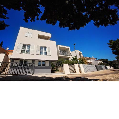 Sea Front Apartments Ivana