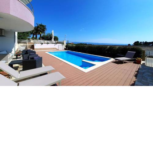 SEA VIEW- spacious apartment with shared pool