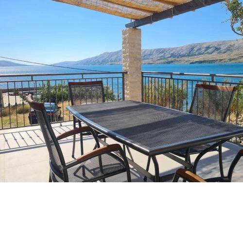 Sea View Apartment - first row to the beach