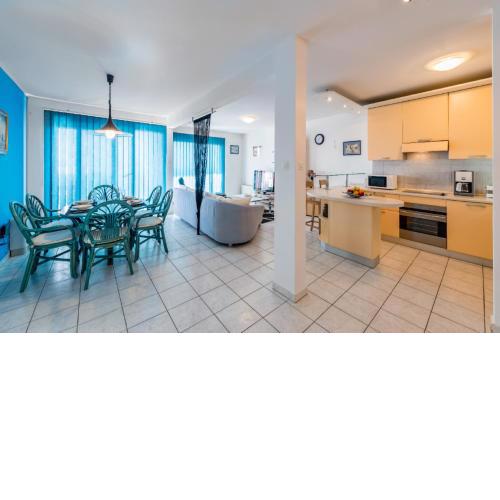 Sea view Apartment Reno w/garage