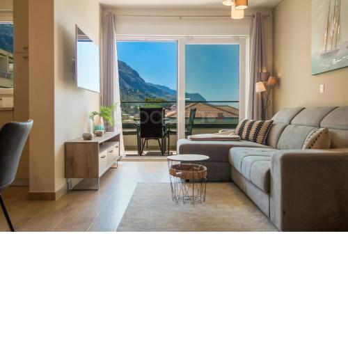 Sea View Apartment Sarbi