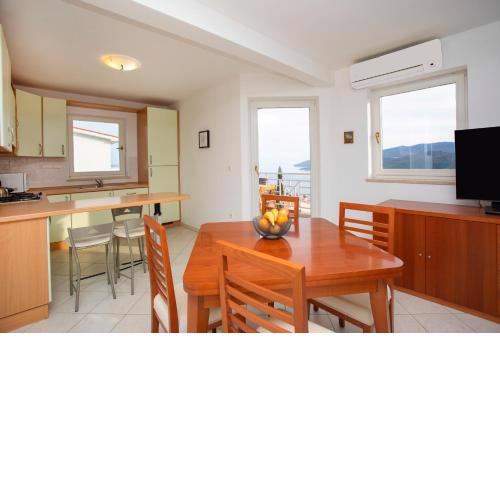 Sea view apartment with private parking place