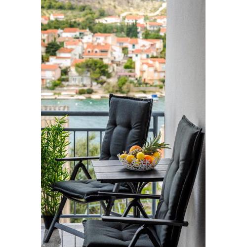 Sea View Cozy Apartment with parking, Close to the beach!