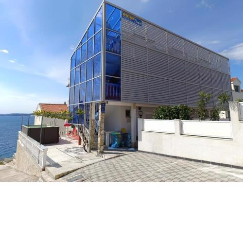 Sea view Holiday Home in Okrug Gornji near Bocici Beach