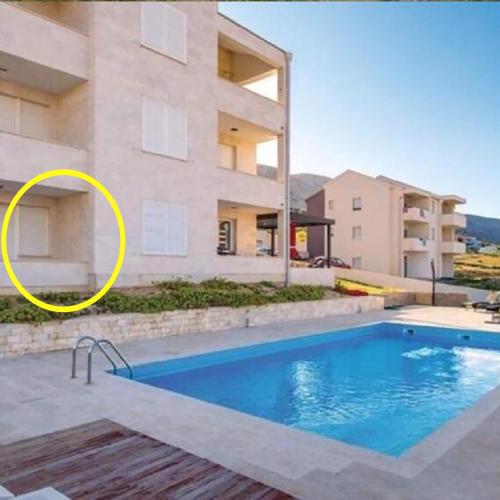 Sea view & pool studio