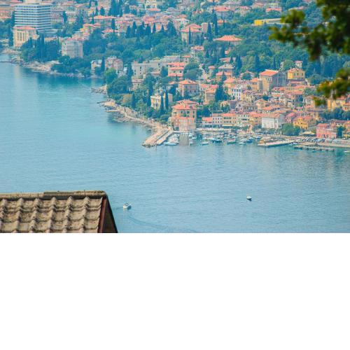 Sea View Retreat With 170Mbps WiFi And Sunny Balcony
