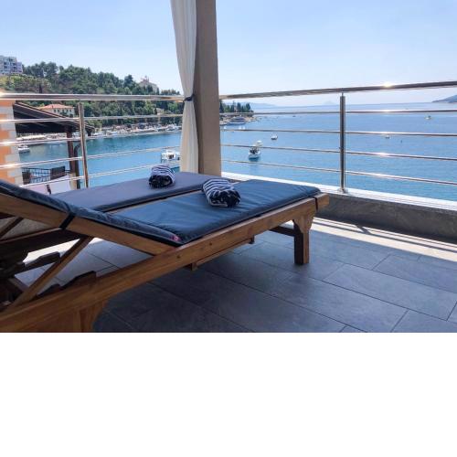 Seafront 2-bedroom apartment Nika - Rabac