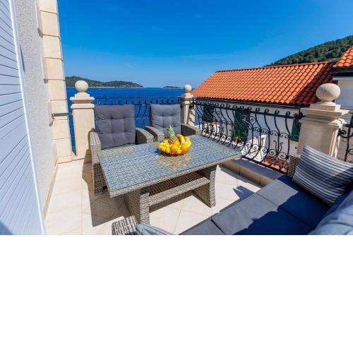 Seafront Apartment Duo