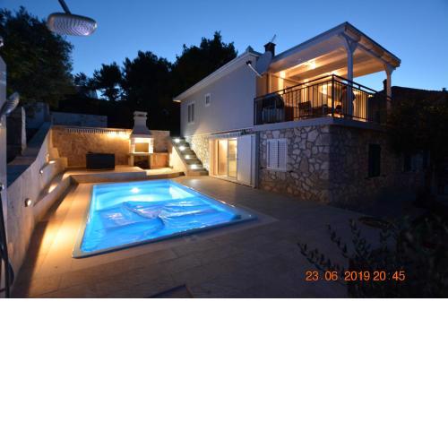 Sealodge - Luxe Villa, private pool, mooring, parking, sea & mountain view, at 150 m from idyllic private beach