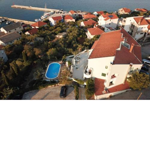 Seaside apartments with a swimming pool Kali, Ugljan - 14116