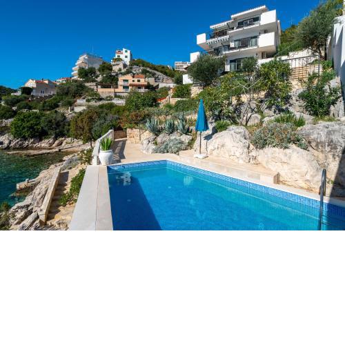 Seaside family friendly house with a swimming pool Cove Ljubljeva, Trogir - 19258
