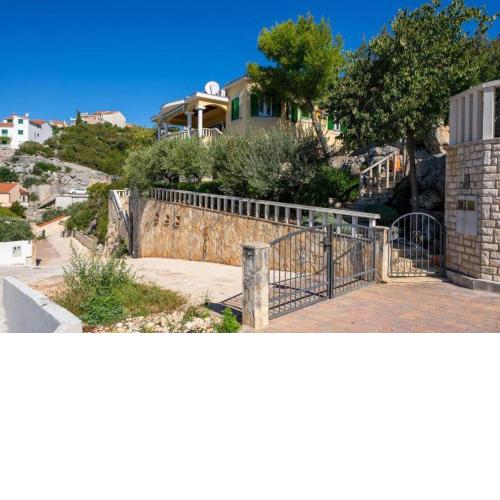 Seaside family friendly house with a swimming pool Cove Ljubljeva, Trogir - 19259