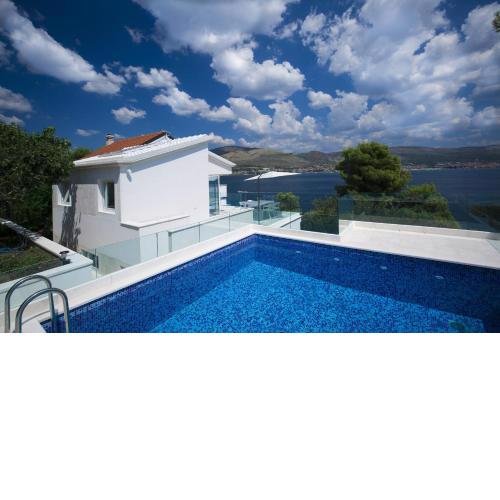 Seaside family friendly house with a swimming pool Okrug Donji, Ciovo - 17587