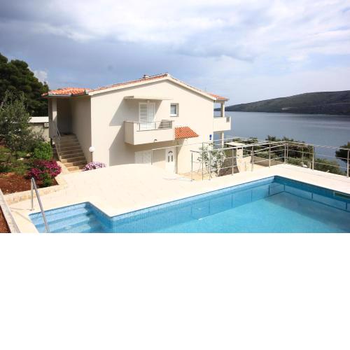 Seaside family friendly house with a swimming pool Poljica, Trogir - 8661