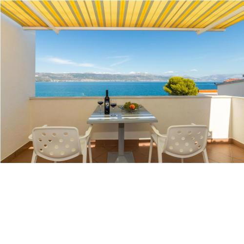 Seaview Apartment Rose