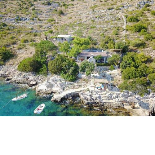Secluded fisherman's cottage Cove Spiljice, Brac - 17031