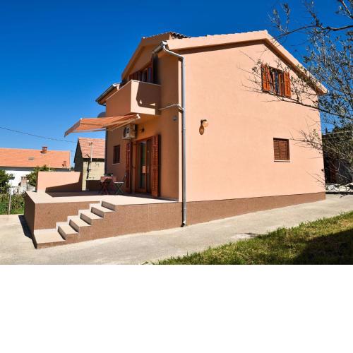 Serene Holiday Home in Veli I with Fenced Garden