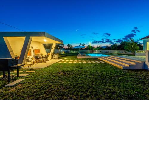 S&I Peaceful Holiday Home With Pool & Jacuzzi