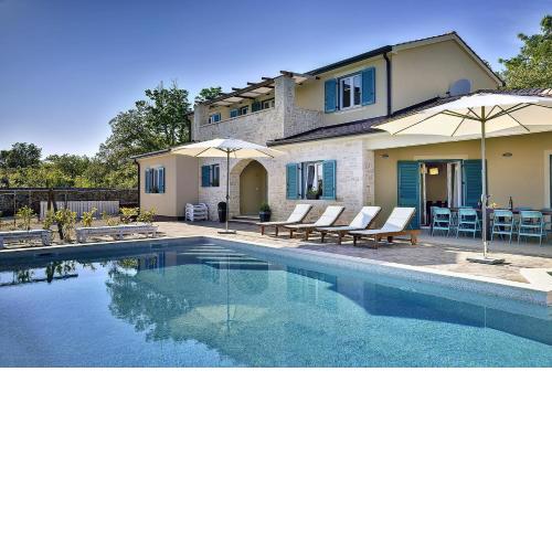 Sonnige Villa mit privatem Pool, Sauna, Whirlpool, WLAN, Klima und ein Kinderspielplatz