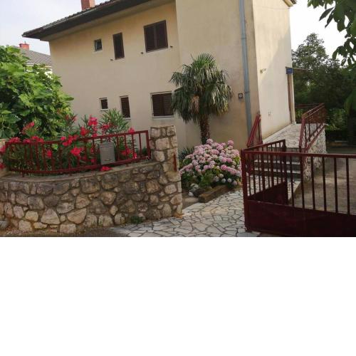 Spacious 2-room apartment with beautiful sea view