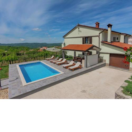 Spacious Apartment in Pazin with Pool