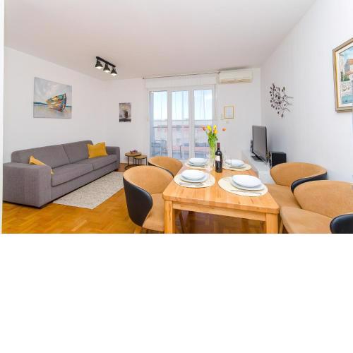 Spacious apartment Smile with terrace and secure garage