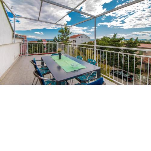 Spacious apartment with terrace and sea view in Jadranovo