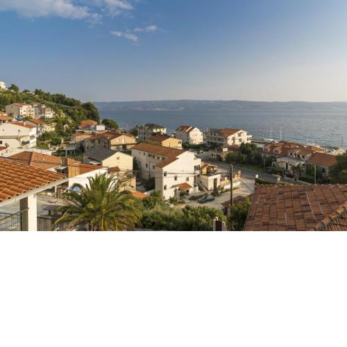 Spacious apt with magnificent sea view & balcony