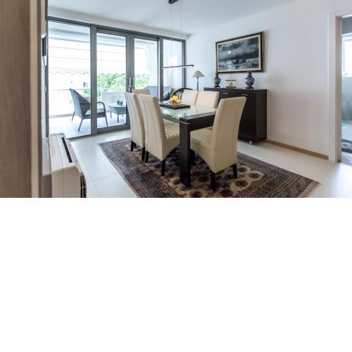 Spacious modern apartment close to the beach