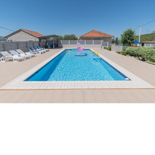 Spacious villa for 10 with a big private pool