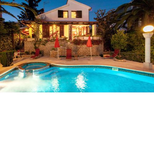 Spacious Villa in Seget Vranjica with Private Pool