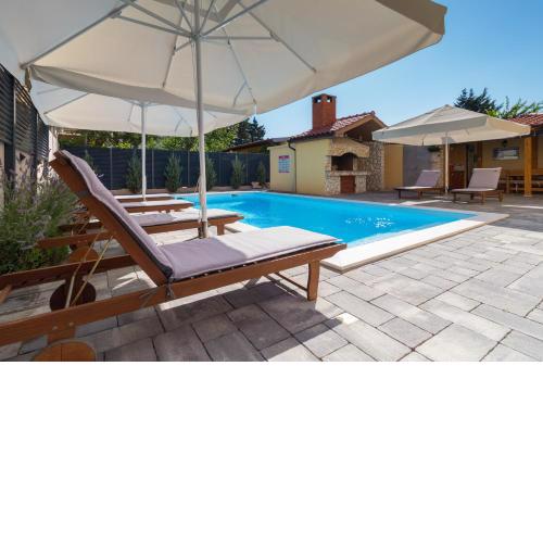 Spacious Villa Malina with pool - by TA Leut Agency