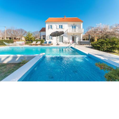 Spacious villa Vito with large pool