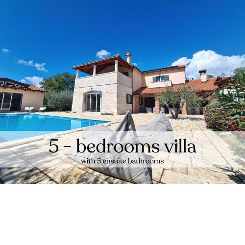 Spacious villa with pool, indoor jacuzzi and sauna near Poreč