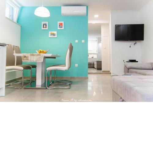 S&S SPLIT APARTMENT