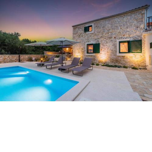 Stone House Luna