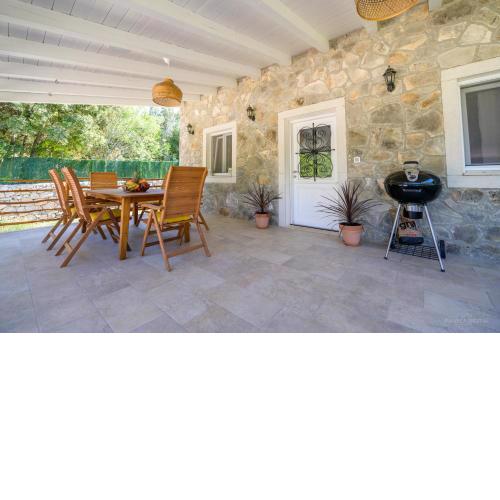 STONE HOUSE MAGALI