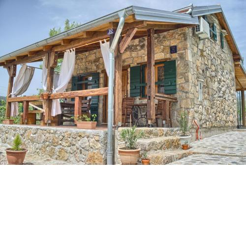 STONE HOUSE VLASTA