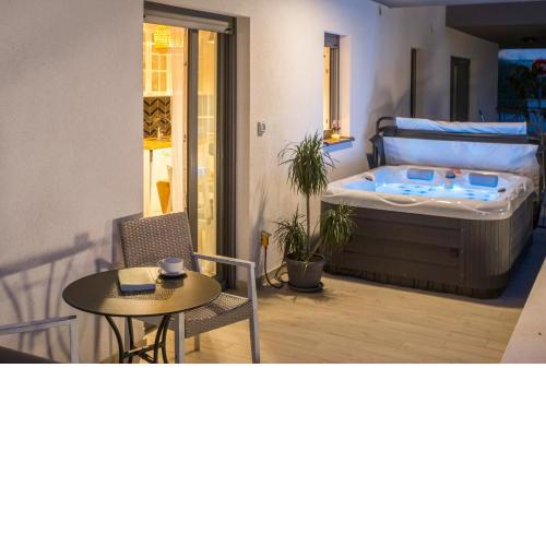 Studio and hot tub
