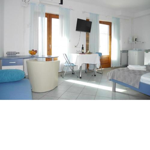 Studio apartment in Dugi Rat with sea view, balcony, air conditioning, WiFi 5132-3