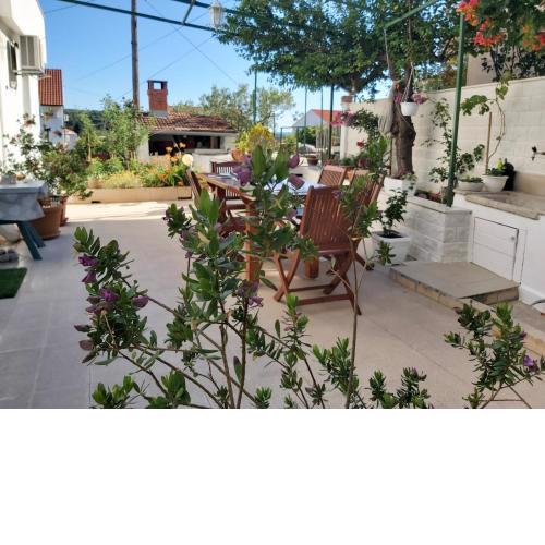 Studio Apartment in Hvar Town with Balcony, Air Conditioning, Wi-Fi, Dishwasher (4858-1)