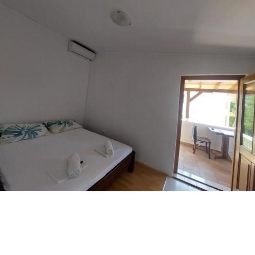 Studio Apartment Iva - 50 m from the sea
