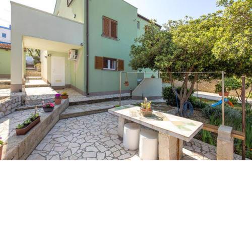 Stunning 1-Bed Apartm near the beach in M Losinj