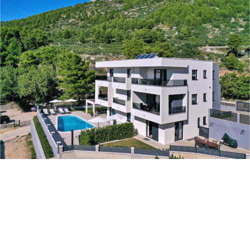 Stunning Apartment In Baska Voda With Outdoor Swimming Pool